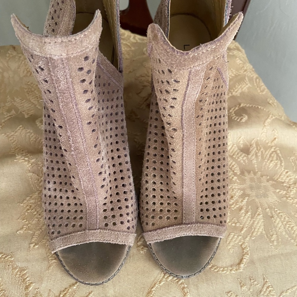 Lucky Brand Larissa Peep Toe Petforated Duede Leather upper heel booties 6M/36 - Picture 11 of 13